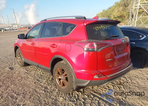 2017 Toyota Rav4 Xle z USA, uszkodzony, nr VIN JTMRFREV6HJ121457